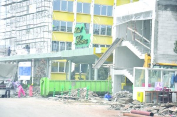 Staţiunea Mamaia, şantier fără protecţia muncii la zi